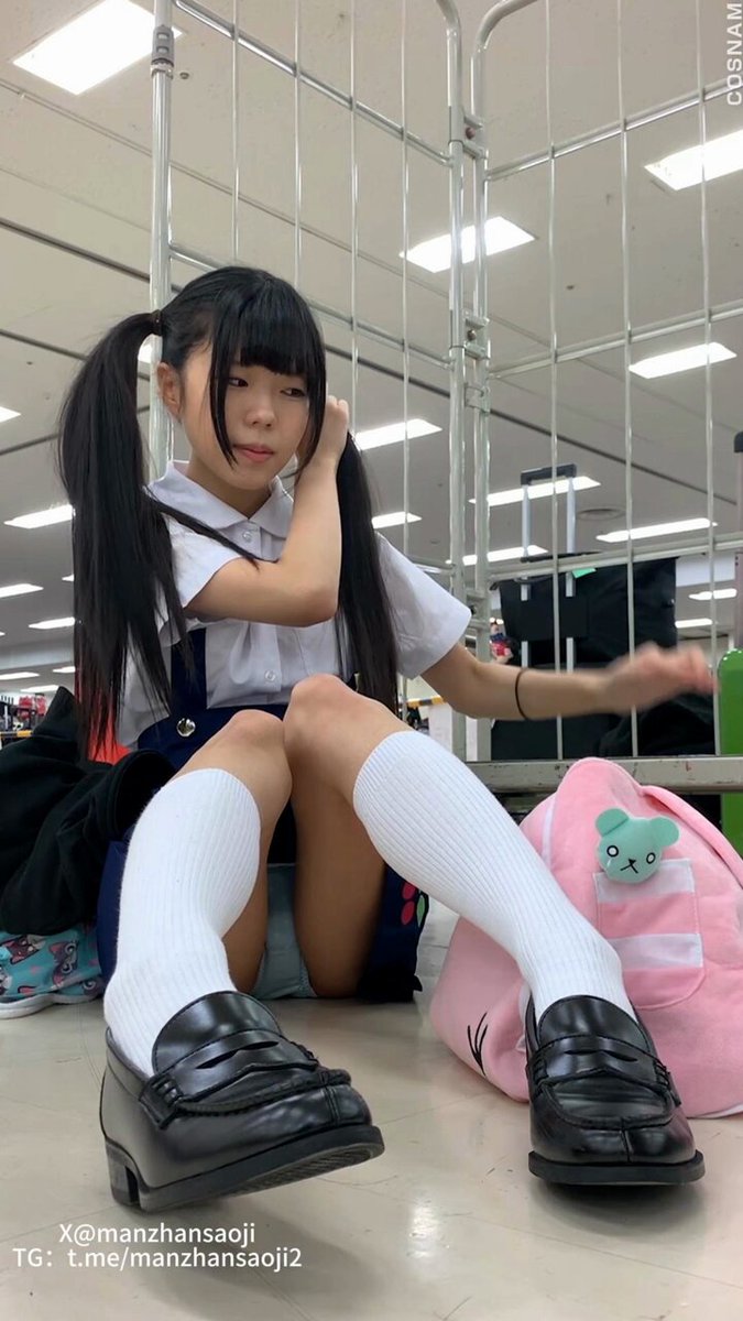 Supermarket Temptation! Twin-tail JK-style Adult Woman Wardrobe Malfunction and White-Stocking Legs