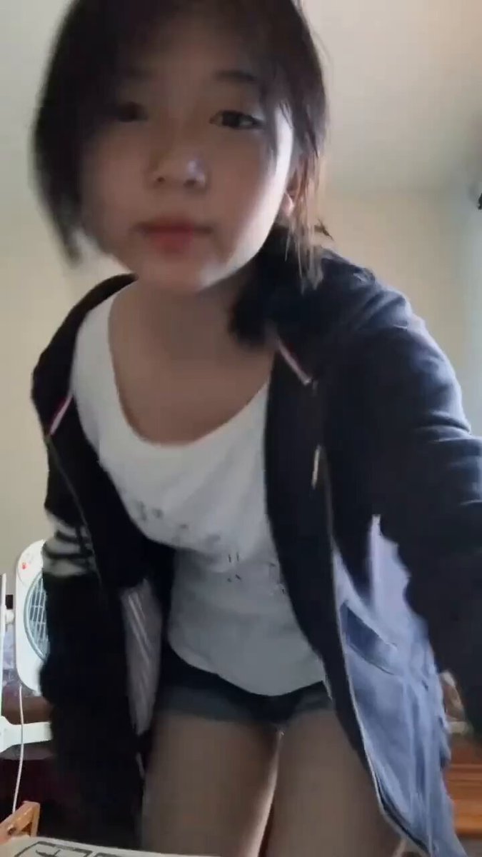 Komplett von Amateuren entwickelt, mit ausschließlich unschuldigen und tugendhaften jungen Frauen. Einige sind durch Online-Kredite versc...