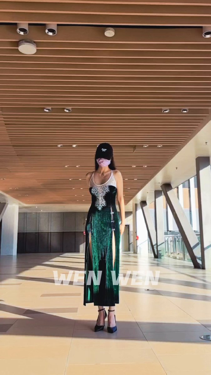 Sexy Wen Wen in a Green High-Slit Dress — Long-Legged Temptation!