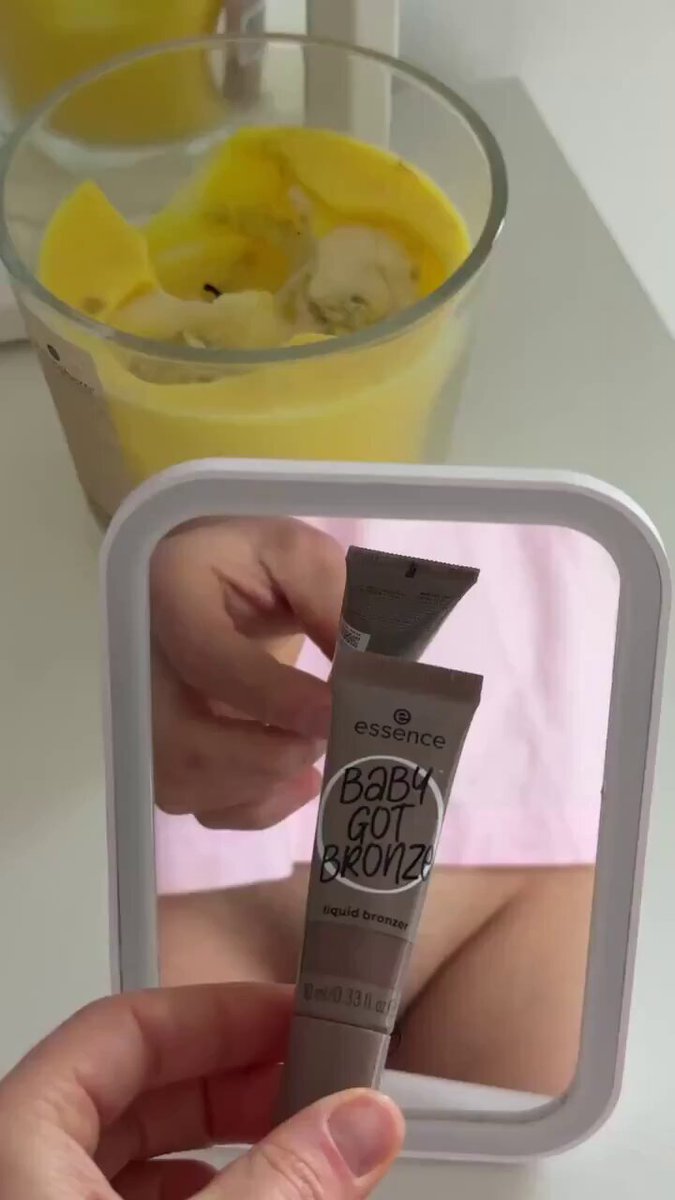 骚货玩弄香蕉假屌狂喷奶油，粉嫩小穴涂满精液假装化妆！