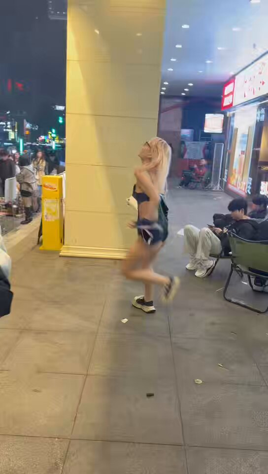 Street Hot Girl Extremely Revealing Dance! Blonde Beauty Spreads Her Legs and Wriggles Her Hips to Entice Onlookers Who Film Frenziedly