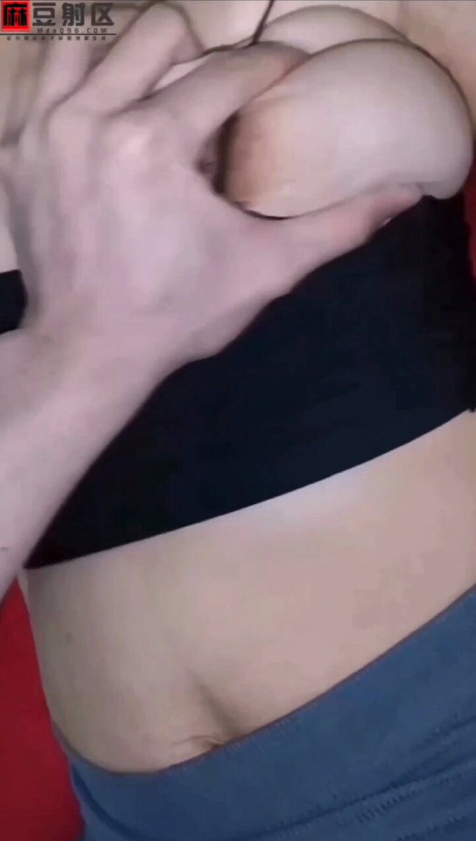 Hubungan sumbang mahram antara adik beradik; menggoda wanita D-cup berusia 27 tahun dengan kulit cerah, payudara besar, dan punggung besa...