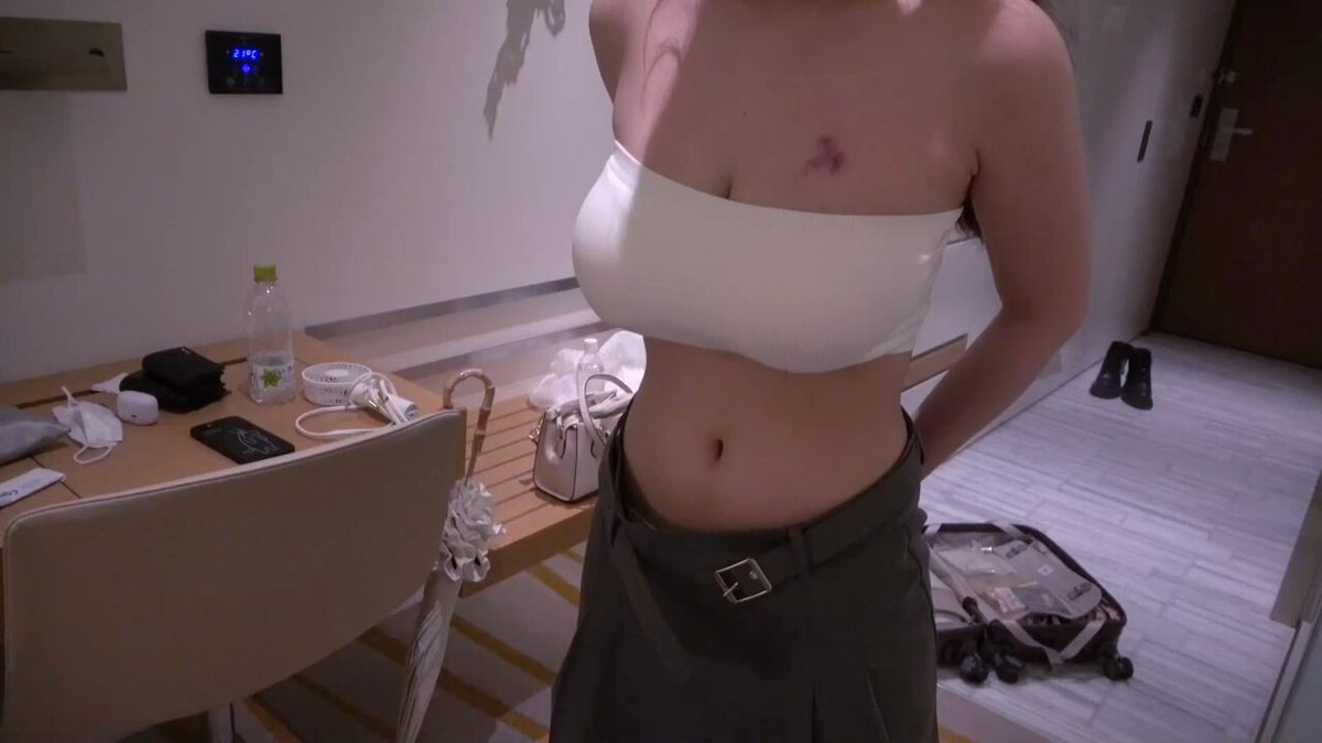 每天坚持分享我们夫妻珍藏的视频,这部巨乳美少女,超级反差,加上双马尾的造型,就问哪个男人能把持得住?❤️想看更多我们夫妻真实自拍精彩视频,...