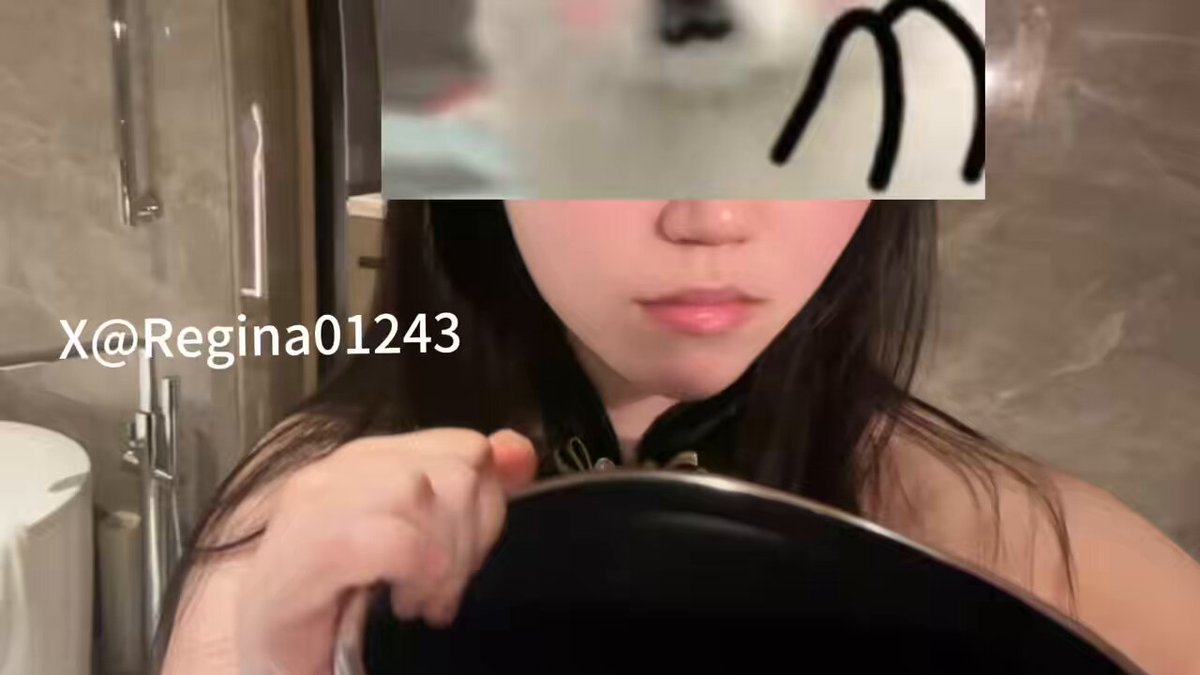 浴室骚货Regina舔精锅！长舌狂卷白浊淫汁直流