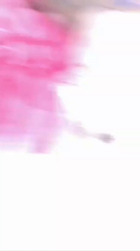 可爱金发萝莉床上大开腿自摸粉嫩小穴狂喷水！