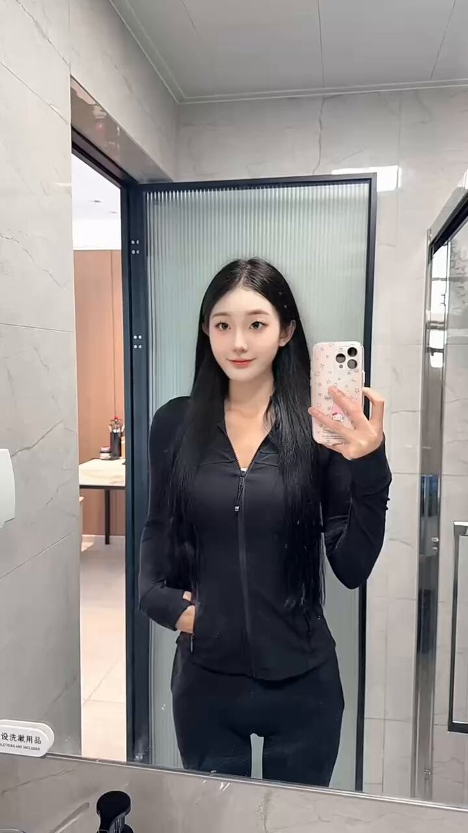 #Shenzhen Première fois avec une jeune femme fraîche ⬇️ Née en 2001, 175 cm, bonnet C (Vraie étudiante avec une grande intelligence émoti...