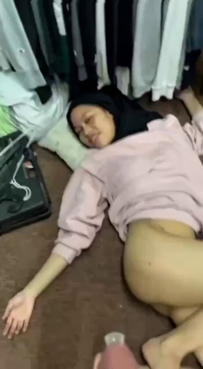 Chudai 
#nsfw #sex #porn #naked #nudes #hentai #squirt #pussy #goon 