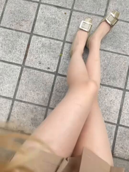 Neste momento, "Maple", do Jay Chou, está soando nos meus ouvidos, e estou olhando para o feriado que está prestes a começar. E...