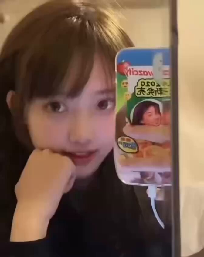 #Menina pequena, branca como a neve, de Pequim, estudante de arte taiwanesa da Academia Central de Belas Artes, com um emprego de meio pe...