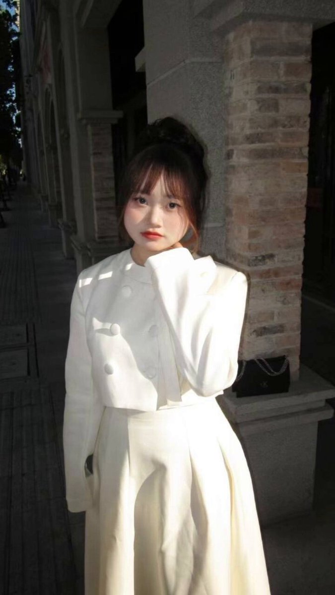 必看真实摄影师套路清纯小胖妹私拍一步步让她越穿越少最后把她玩出好多水非常痒求着插入（主页有 