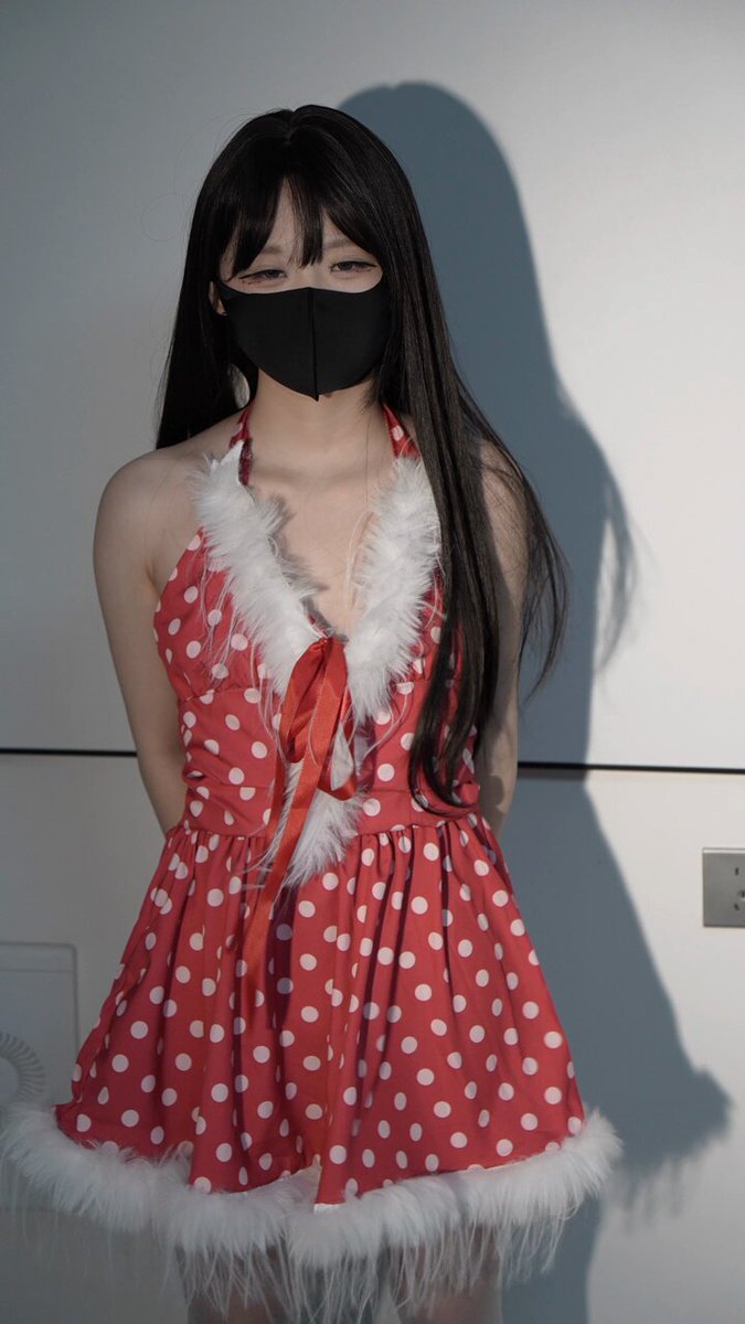 Masked long straight black‑haired girl in a sexy Christmas camisole, bell handcuffs tempt you to unwrap the gift box!
