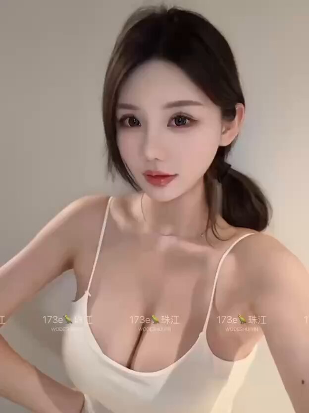 白丝吊带爆乳美女诱惑自拍 奶子晃荡[已屏蔽]