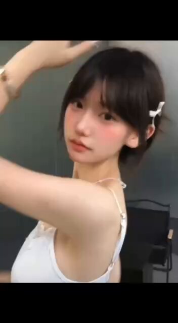 #상하이 니코, 키 172cm, 몸무게 95kg, 2005년생, 가슴 C, 짧은 머리, 일본 스타일, 현재 패션 디자인 전공, 아르바이트 가능, 과시적 성향, 균형 ...