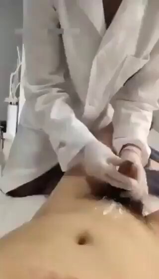 你要干嘛？我能干嘛呢😍😍小伙去医院割包皮女医生一直玩弄他的小弟 受不了直接就把女医生强上了，“啊～哥哥在快点～” 小哥哥太厉害了，结果医生比...