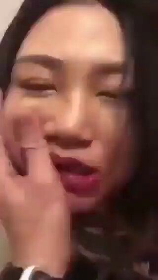 黒髪美女が口を開け指を含んで絶頂の顔！指で口内を弄り淫らに叫び続ける