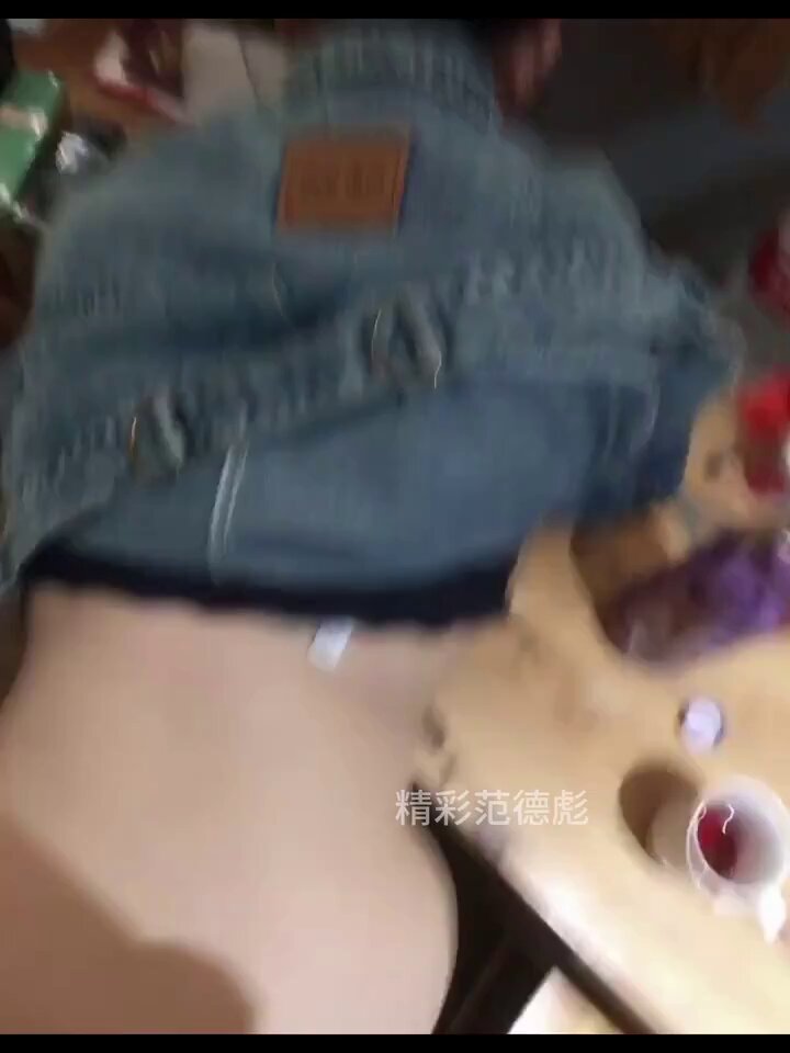 精彩范德彪之-女同学
夹着我的精子回去和她的未婚夫做爱，算是我这个乖乖女，同学给我的一个小小的震撼，果然阴道就是通往女人心里最快的路， 