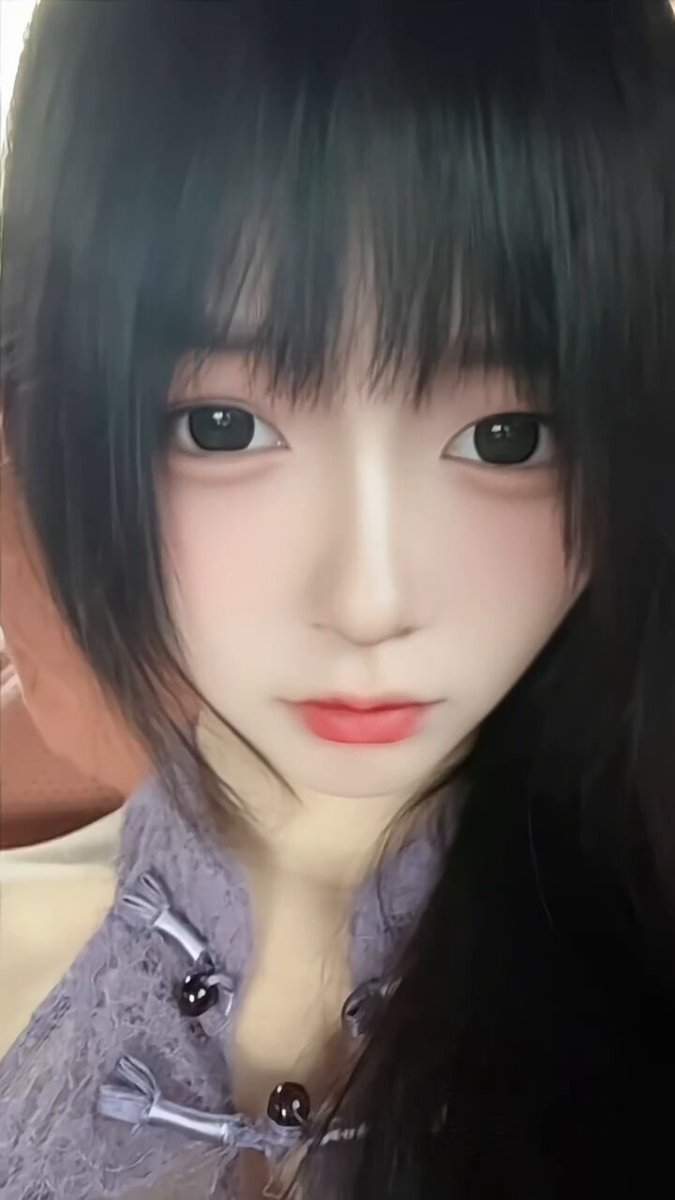 #상하이 베이징 영화 아카데미 학생이 단기 아르바이트를 구합니다. 키 172cm, 몸무게 88kg, 2006년생. 피부톤이 밝으며, 비흡연, 비음주자입니다....