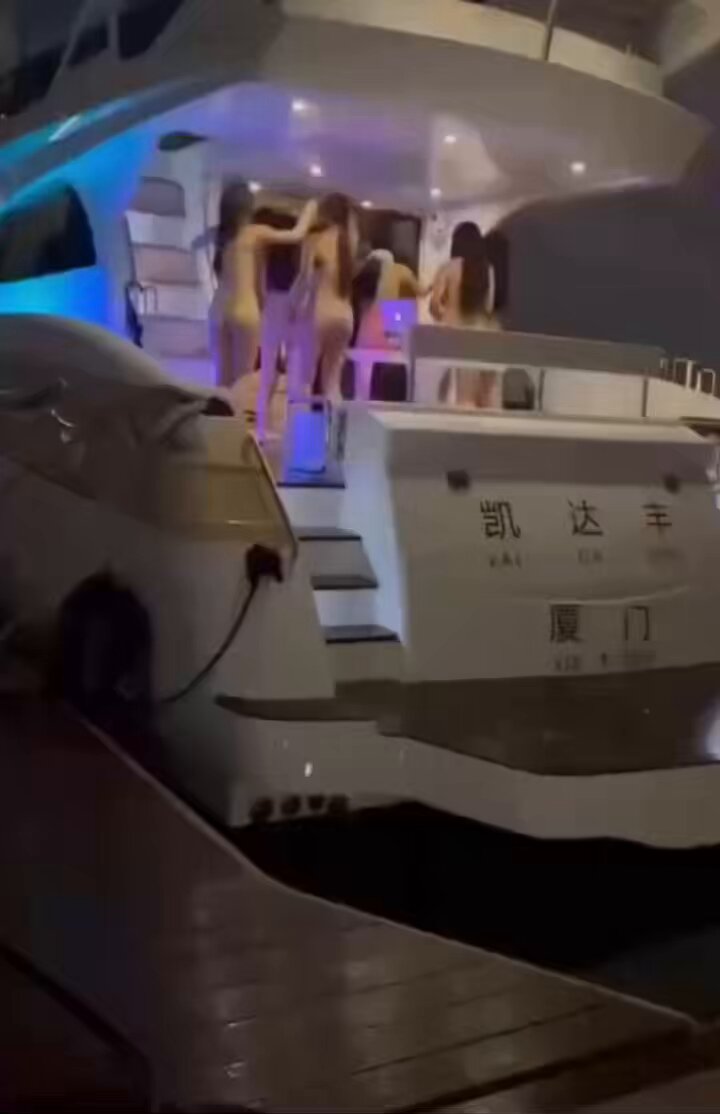 Kehidupan sehari-hari seorang tuan muda dan gadis-gadis baik 