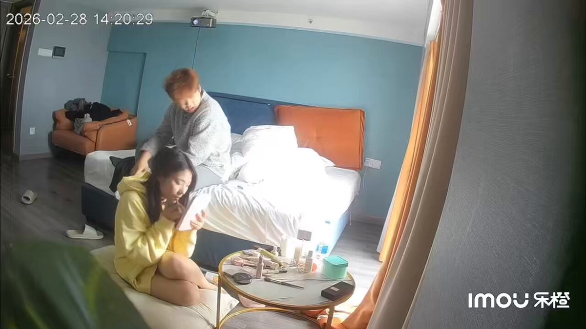 酒店偷拍！黄衣美女化妆变裸体骑乘狂干猛男