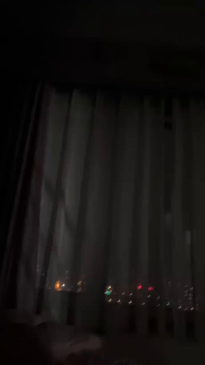 Selamat malam. Akhir-akhir ini aku merasa sangat sedih, sepertinya suasananya sangat tegang.