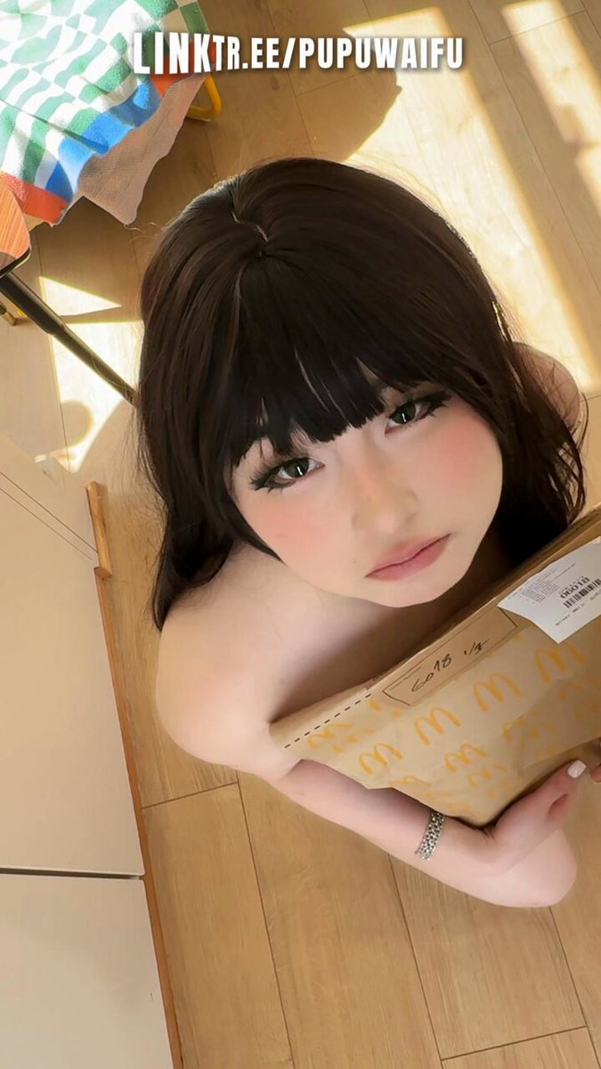 #深喉吞精 #勾引外卖员

🛁刚洗完澡勾引送餐小哥
🍟麦当劳我不吃，我想吃你的肉棒🍆👅



 