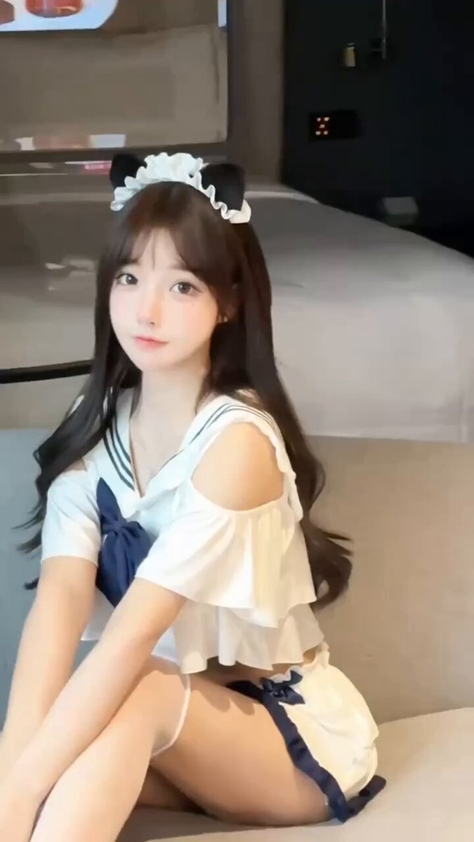 #上海 
年龄/07刚破c  身高/167 腿超长 漫画女友
🐻 /C  ❄️花小白兔
体重/46kg  身娇体软 
特长 - cos | 角色扮演| 🥛牛奶肌 
清純少女 🎀 小巧玲...