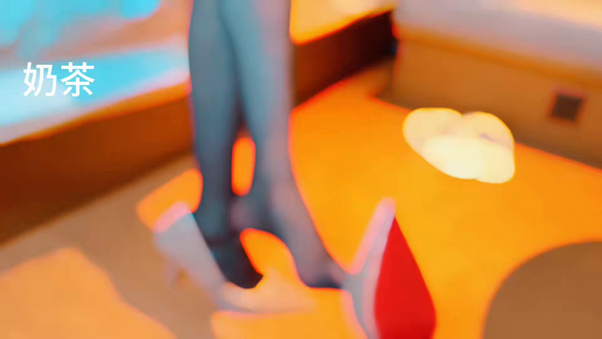 黑丝美脚踩鸡巴！小妖精脚交榨精高潮