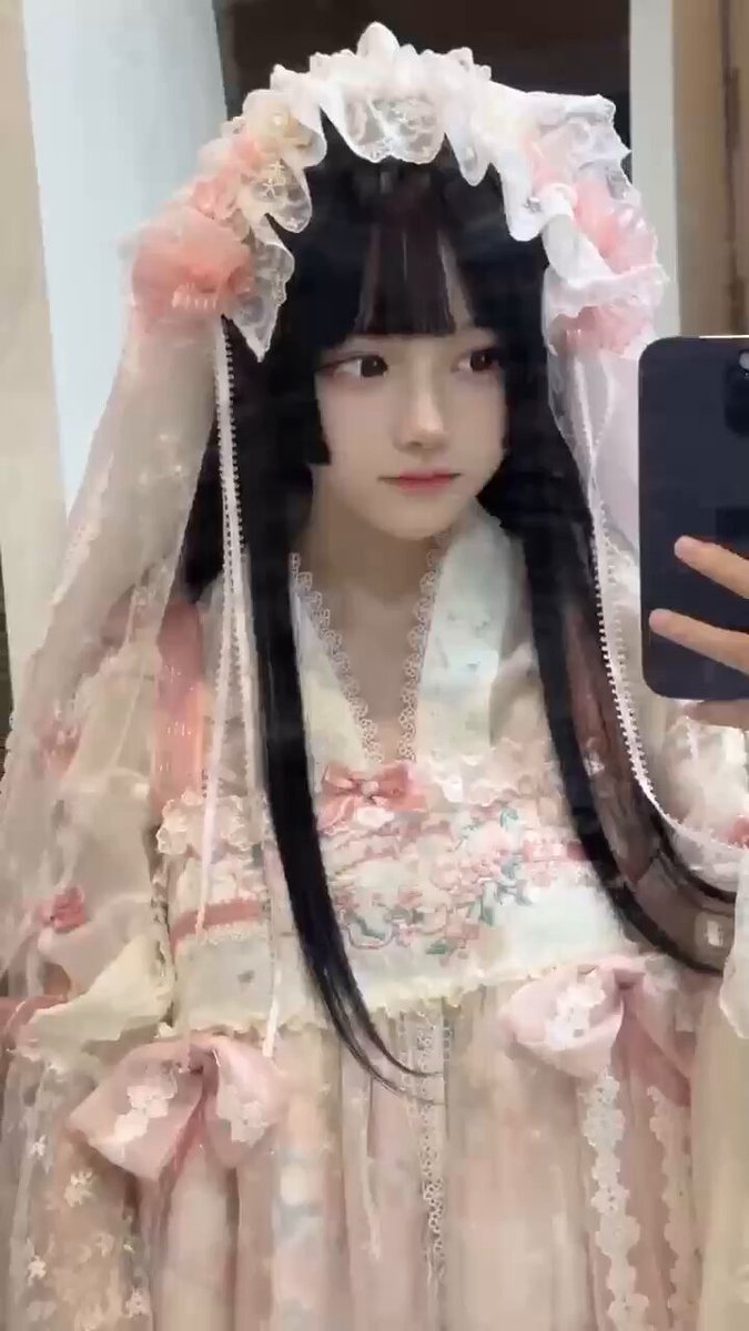 #上海
162cm/🐻C. 82斤 07年
白虎一线天超粉嫩超白
超极品幼萝，抱起来玩
🉑舌吻🉑69🉑一起洗澡
角色扮演•可 COS
家有：洛丽塔 JK 女仆装
黑丝  白...