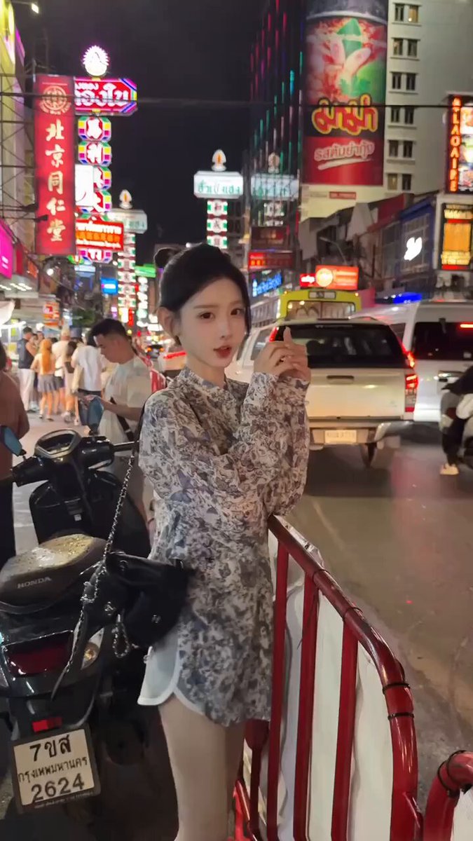 #상하이 뉴비, 키 173cm, C컵, 2004년생, 긴 다리, 문신 없음, 성형 수술 없음, 나쁜 습관 없음, 장기간 운동, 필라테스, 완벽한 복근, 눈처럼 하...