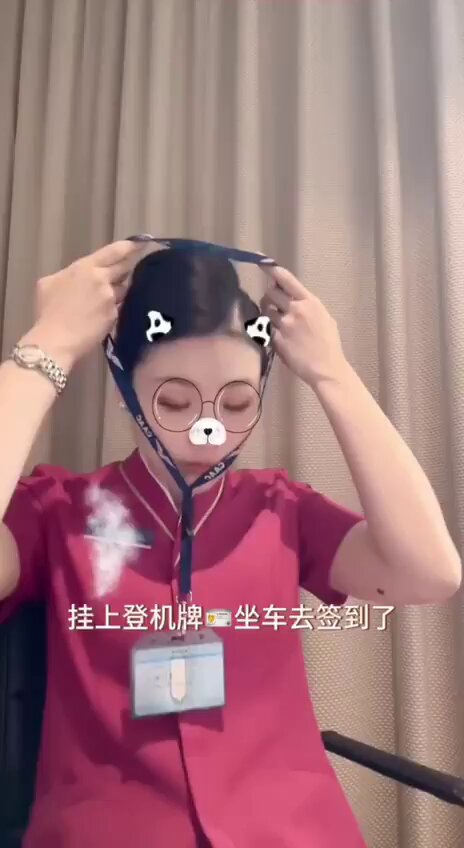 下班后，赶紧出来透透气，内内湿了都分不清是沾了汗水还是......这丝袜有点小厚了。  这个姿势很适合你们男人口中说的后入吧，想找个趣味相投的玩...