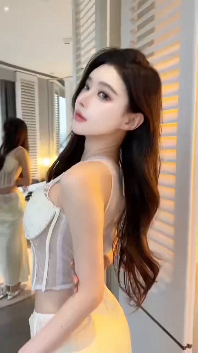 #上海5️⃣⬆️

·高级脸 温柔甜美 皮肤雪白 可纯可御
.气质谈吐俱佳双商在线留洋艺术系
1725/D/零零后/  #真胸 #无纹身

A4腰 蜜桃臀 温柔御姐音 性格...