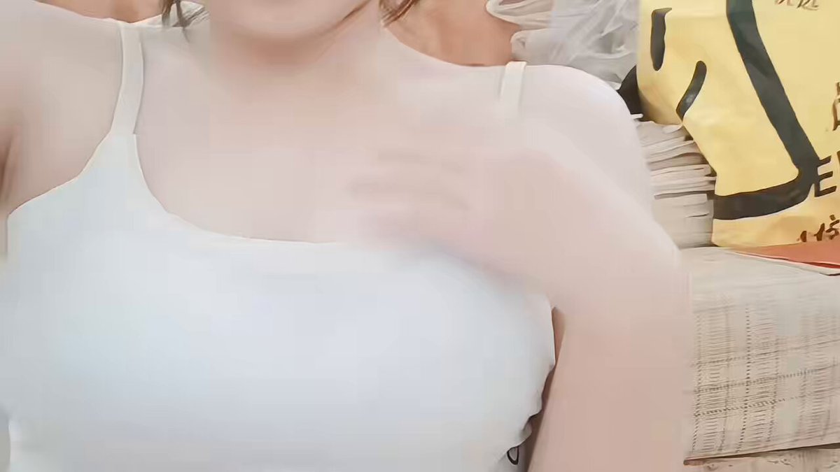 07女高（第四期）听主人的话，家人在客厅看电视，小狗躲在房子里自慰


                
                
               #k9  #小狗调教 