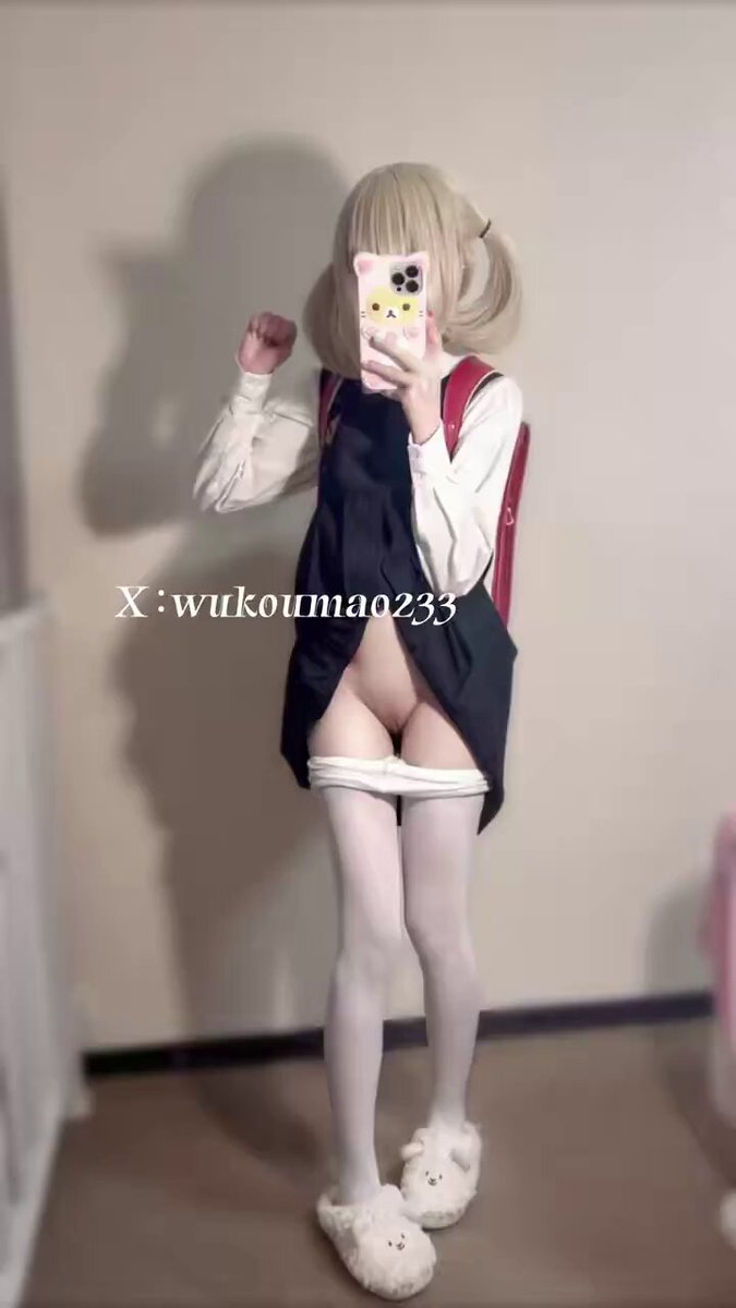 金发双马尾JK少女撩裙露粉嫩小穴自拍诱惑