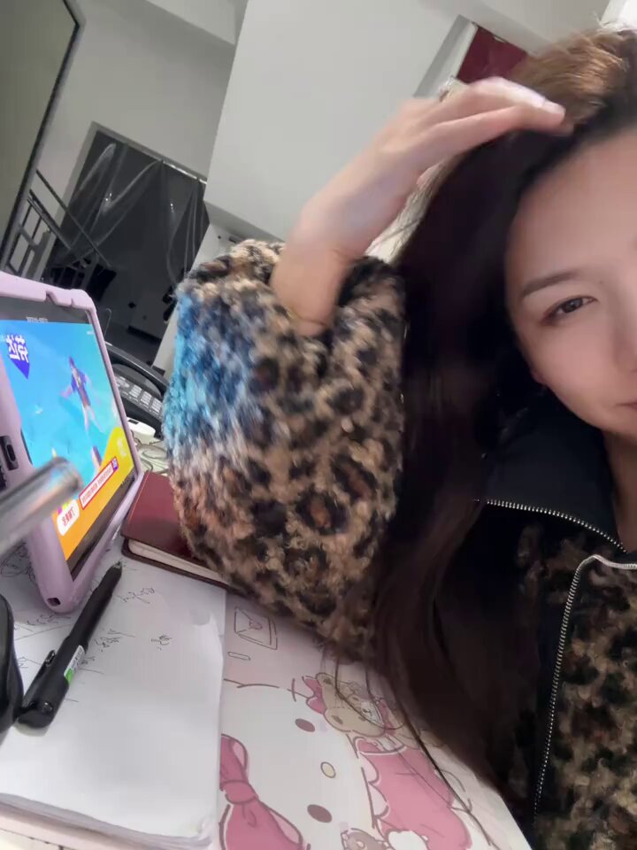 Je traîne au travail, je dîne après le boulot, insouciante et heureusement insouciante. L'hiver est là, et j'ai la flemme de me m...