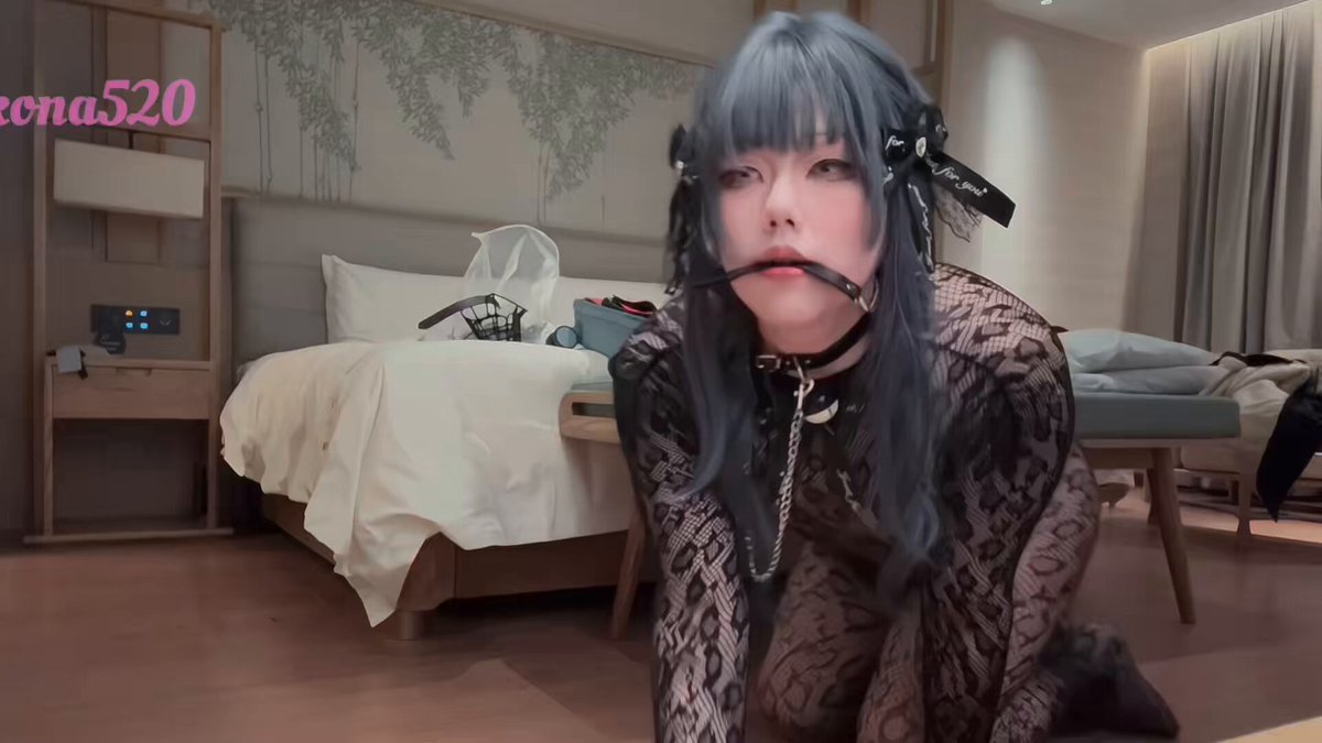 蓝发Cosplay骚货跪舔巨根！黑丝网袜后入狂干高潮喷水