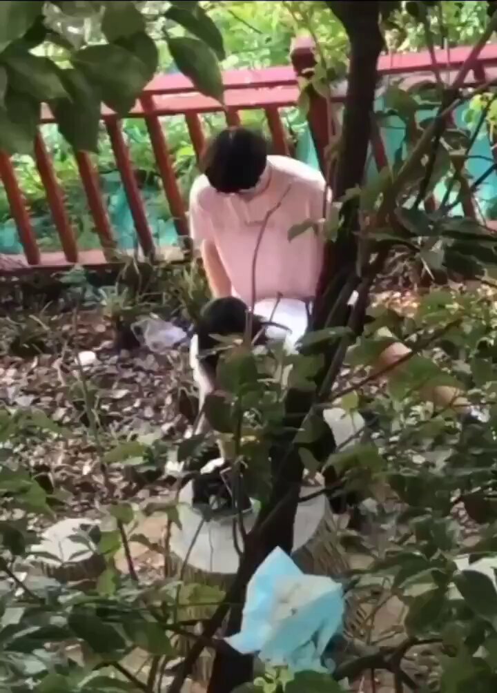 Outdoor tryst in the woods! Pink-shirted man doggy-styles black-haired girl, frenzied pounding and squirting orgasms