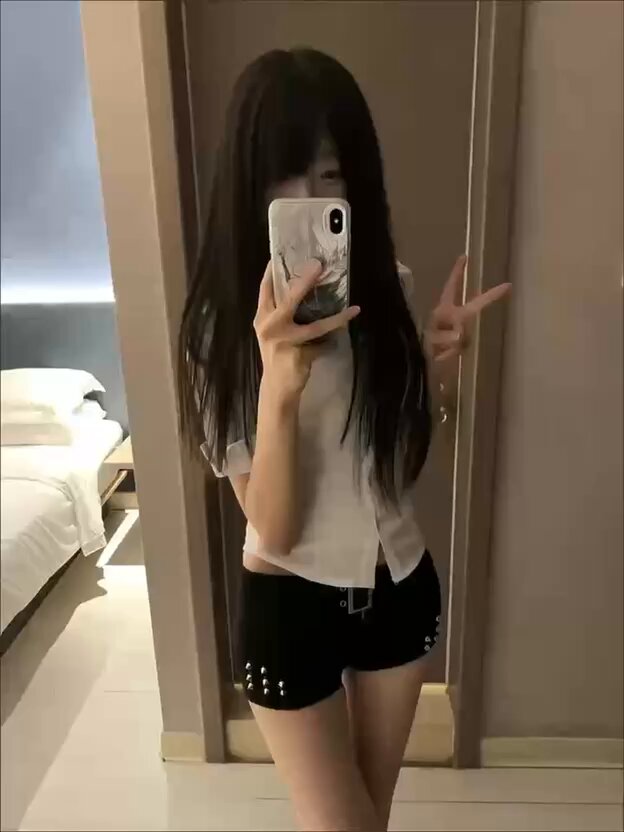 Zhu Xin giới thiệu 💕 Địa điểm 📍: #Quảng Châu Chiều cao 156cm 2007 Cân nặng 68kg C+ Cô bé da trắng tự nhiên 🐯 Da trắng toàn thân ~ da t...