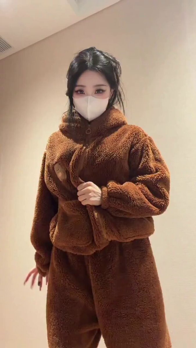 现在是晚上01:14分（限12小时）
给这条动态 点赞评论 123
全部Luo 照回复！不回复是小🐶 