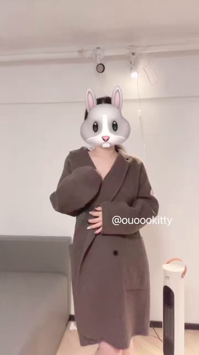 배불리 먹은 후 몸을 뒤틀자 서큐버스 문신이 모두 떨어졌습니다.     