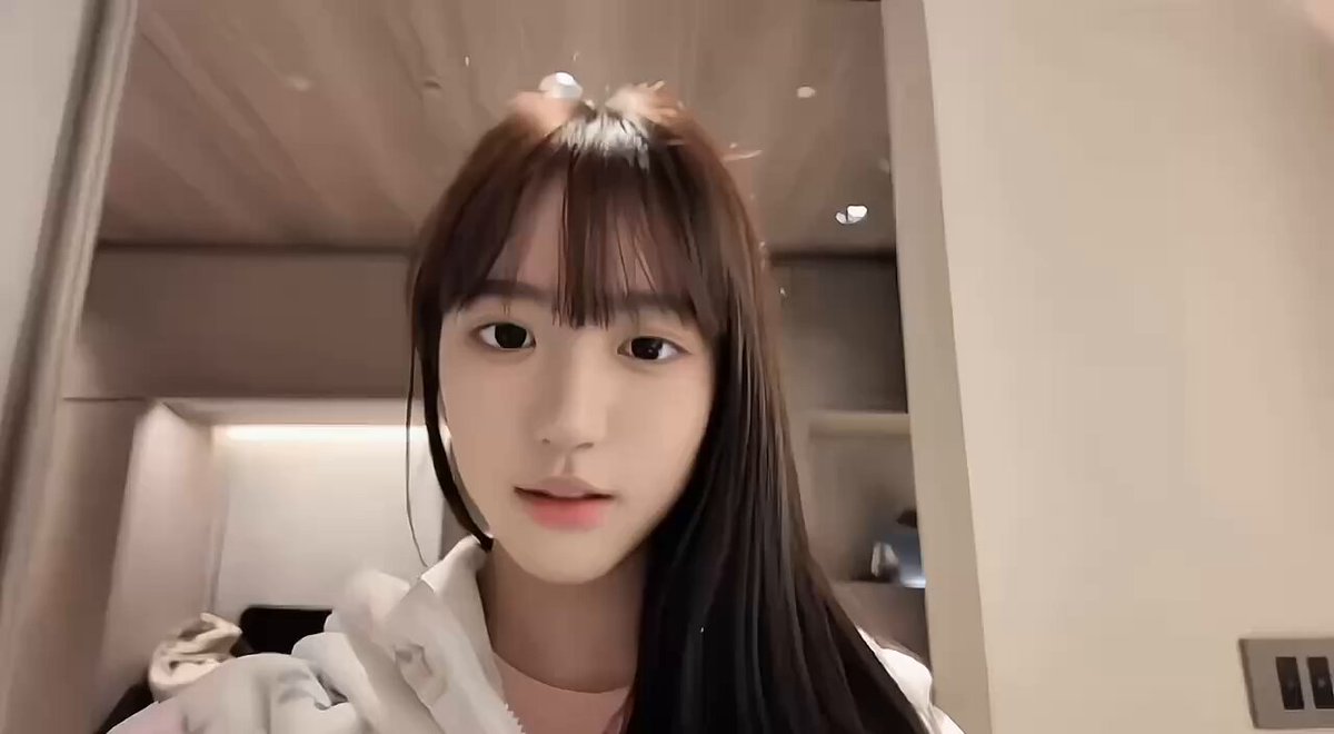 #เซี่ยงไฮ้ • จ้างผู้มีอิทธิพลทางออนไลน์ชั่วคราว • ส่วนสูง 175 ซม. 🐻D เกิดปี 2005 รูปร่างหน้าตาดีและหุ่นดี ให้ความร่วมมือ 100% • บุคลิกอ่...