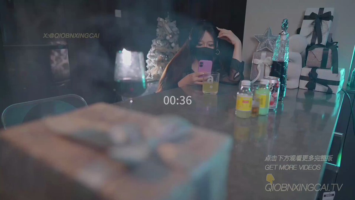 圣诞口罩骚女口爆大屌翘臀自慰高潮