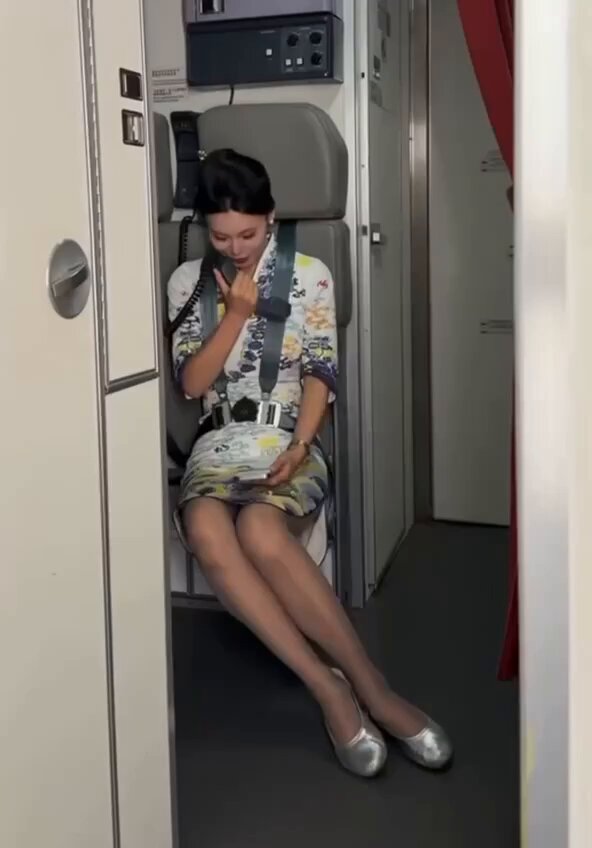 Flight Attendant Masturbates on Plane, Climaxes While Fingering Herself
