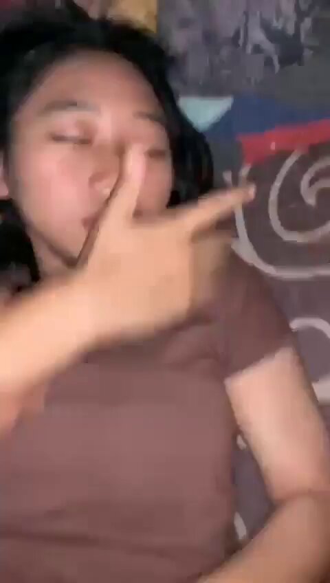 亚洲少女床上热吻舌战 比V挑逗湿吻高潮