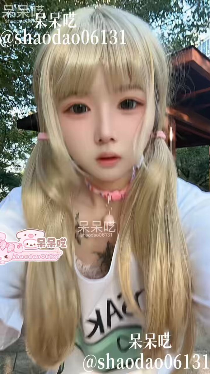 Đánh dấu vị trí phía sau cô gái ngẫu nhiên o(｀ω´ )o
 
 
 