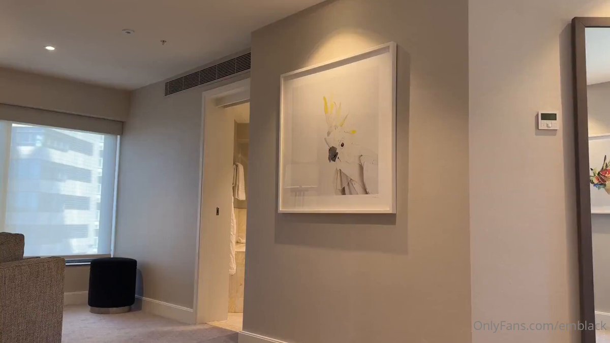 酒店豪宅黑发美女狂舔巨屌深喉吞精