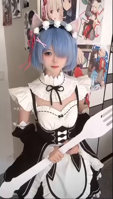 #上海
06年爱好cos 王者
身高162年龄06年
体重80斤 胸围天然（假赔）
本人冷白皮 天生幼态娃娃脸
日常喜欢穿JK 少萝服
喜欢被主人调教做听话的小母...