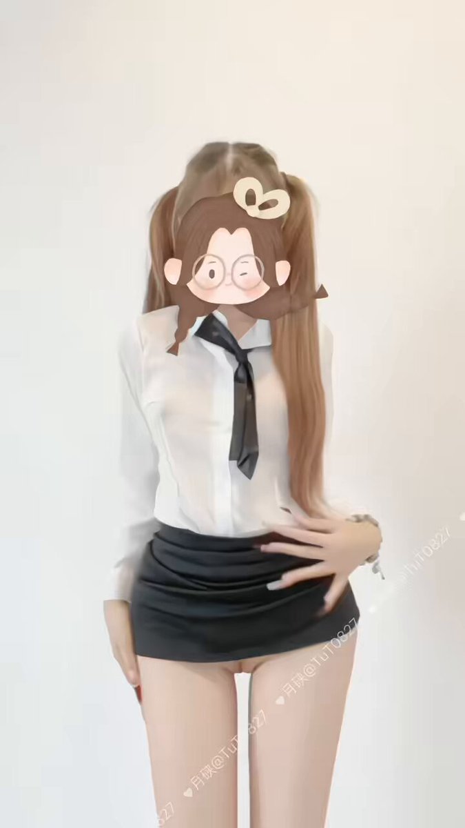 Cette jolie fille avec deux queues de cheval et un amour pour les uniformes translucides peut-elle postuler à un poste de secrétaire ? (∩...