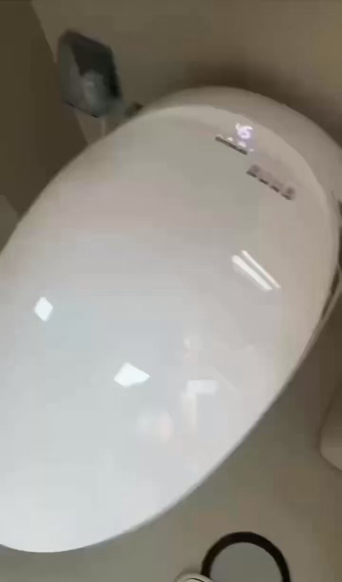商家看着客户发来的马桶反馈视频立马去厕所撸了一管😂 