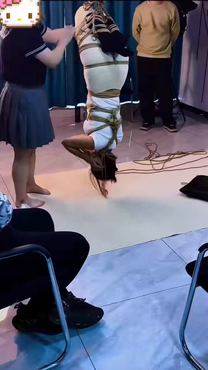 Adoro girar, então isso é imperdível! 🎠 #ropebondage #ropebondageactivity #shibari #Shijiazhuang 

 