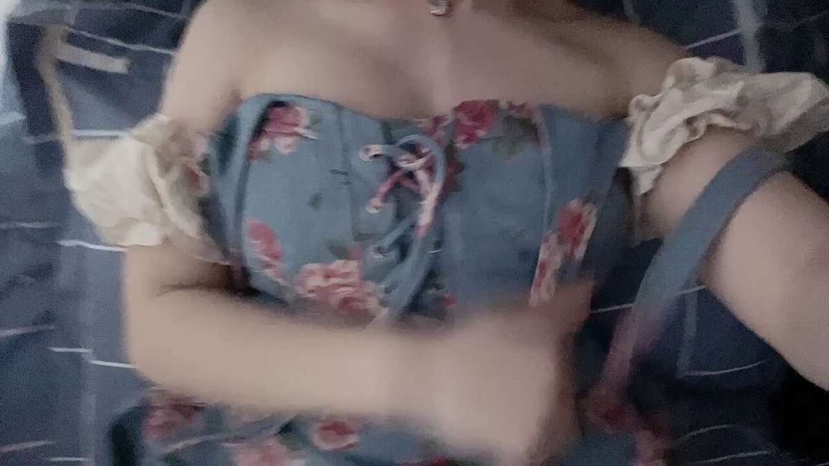 ブルーローズのレースドレス美女が自慰、巨乳露出で陰唇を激しく弄り潮吹き絶頂！